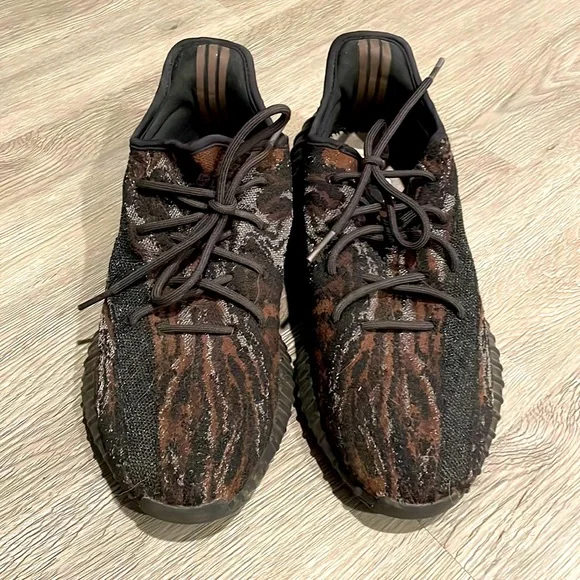 Yeezy | Shoes | Like New Yeezys Only Worn A Few Times Bought  display picture 1